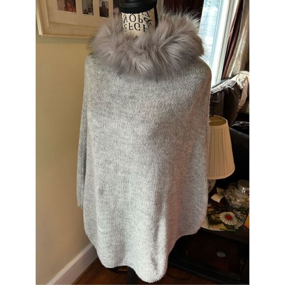Ann Taylor Light Gray Poncho Sweater Faux Fur Collar NWT - Picture 6 of 10